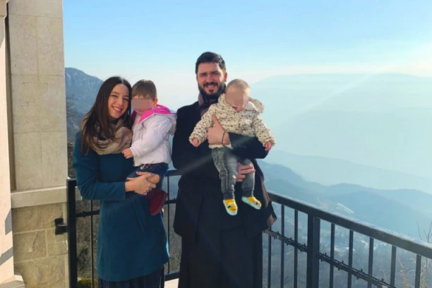 LEKARI SE BORILI ZA ŽIVOT ĆERKE DANICE CRNOGORČEVIĆ: Krstila devojčicu dok je bila u INKUBATORU!