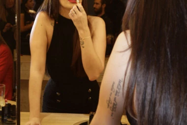 KATARINA GRUJIĆ SE TRANSFORMISALA TOTALNO! Pevačica nabacila NOVI IMIDŽ, komentari samo PLJUŠTE! (FOTO)