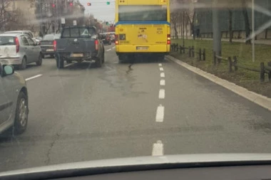 Sve STOJI! Velika gužva automobila u Kneza Miloša!