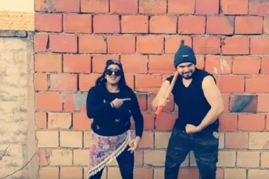 (HIT VIDEO) Imaš mišiće da obaraš stabla i da kopaš ceo dan, al si... Parodija Senidinog hita zapalila internet