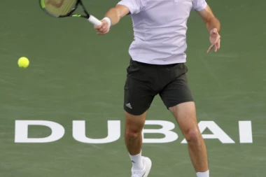 Cicipas čeka Đokovića u finalu: Grk razbio Evansa u polufinalu Dubaija!