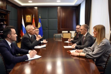 Stefanović iza zatvorenih vrata sa Harčenkom!