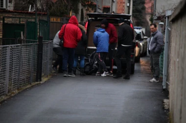 Detalji užasa u Zemunu: Zatekao majku mrtvu, pa se obesio zbog tuge!