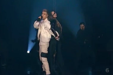 Gledali ste je svakog petka na televiziji: Andrija Jo je sinoć oduševio naciju, a evo ko je devojka koja je nastupala s njim!