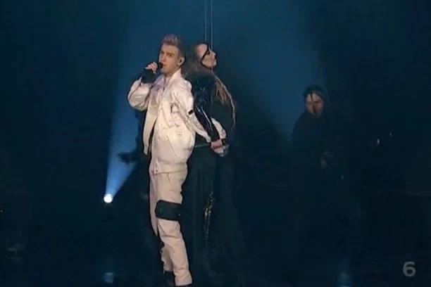 Gledali ste je svakog petka na televiziji: Andrija Jo je sinoć oduševio naciju, a evo ko je devojka koja je nastupala s njim!