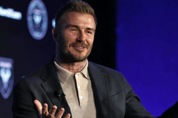 Da li biste ikada pretpostavili da je ovo SESTRA DEJVIDA BEKAMA? Život čuvenog fudbalera ne prestaje da intrigira svet!