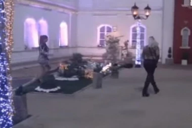 (VIDEO) Isplivao JEZIV snimak koji diže kosu na glavu: Evo šta su Marija i Miljana radile nakon prolivene KRVI u apartmanu!