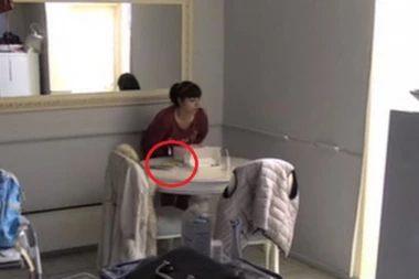 (VIDEO) Gadan snimak iz Željkovog apartmana: Miljana gura nešto u vaginu, Marija je videla pa nastao haos!