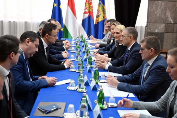 (FOTO) Stefanović sa Sijartom o migratornoj situaciji