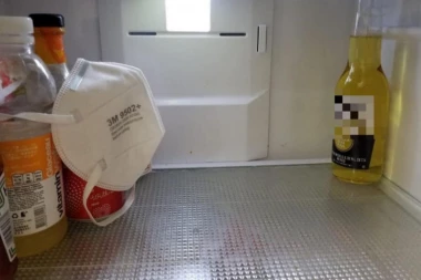 (FOTO) HUMOR IMUN NA KORONU! Pogledajte "situaciju" u jednom frižideru i prasnućete u smeh!