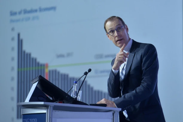 Šef MMF-a optimističan: Očekujem veći rast plata i penzija u Srbiji!