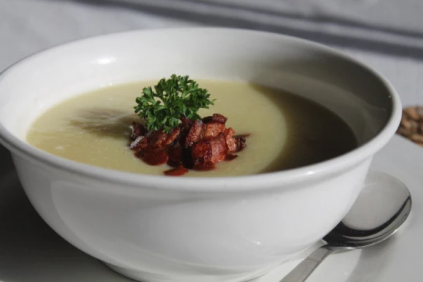 (RECEPT) STARINSKA LETNJA SUPA: Lagana čorbica od povrća koja prija stomaku!