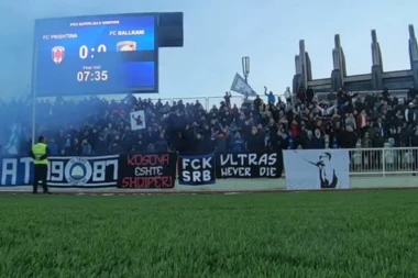 (FOTO) Provokacije albanskih navijača: Dok smo živi, Partizan neće doći u Prištinu!