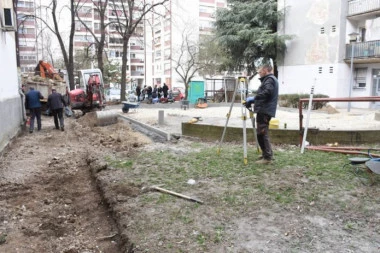 Počelo uređenje zelene površine u ulici Filipa Višnjića u Zemunu