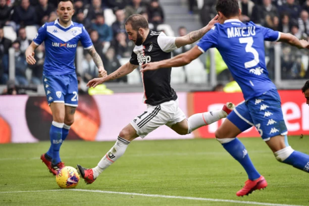 Bomba u najavi: Juve hoće da se reši Iguaina, stigla zanimljiva ponuda!