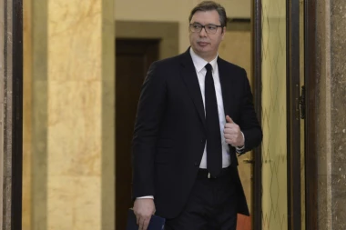 (FOTO) Vučić se sastao i sa komesarom EU za susedsku politiku i proširenje Oliverom Varheijem