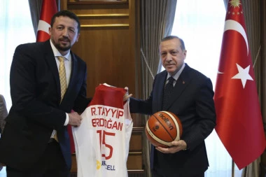 Legenda turske košarke udarila na Evroligu!