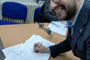 Handanović svojim potpisom podržao listu "Aleksandar Vučić - za našu decu"