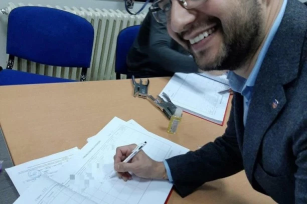 Handanović svojim potpisom podržao listu "Aleksandar Vučić - za našu decu"