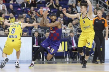 Karijeva Barsa preokrenula dvocifrenu prednost Albe: Bivši NBA trio doneo pobedu Kataloncima u Berlinu!