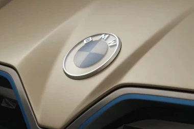 (VIDEO) BMW nakon 20 godina menja logo!