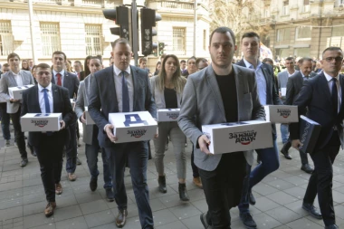 Opštinski odbor SNS prvi predao listu u Inđiji!