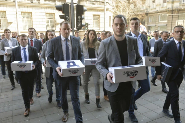 VLADAJUĆA KOALICIJA JAČA I OD BOJKOTA: Analitičari o istraživanju "Faktor plusa"