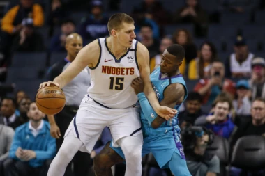 (VIDEO) Jokićev ples sa tripl-dablom, Marej trojkom doneo pobedu Denveru protiv Šarlota!