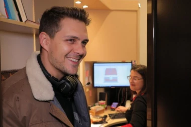 Sve o poznatim ličnostima iz drugog ugla! Nova sezona emisije “Lično, nezvanično” od 8. marta na Prvoj: Popularni glumac Miloš Biković prvi gost!