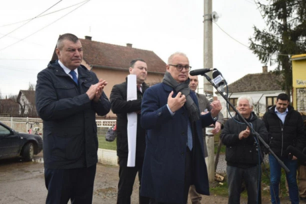 Vesić: Zvečka primer kako raste standard ljudi kad se radi