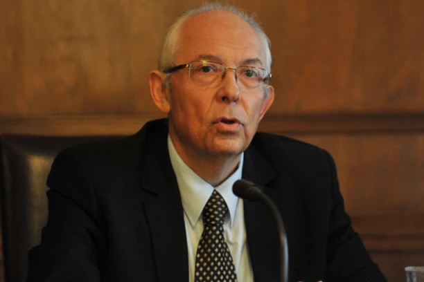 Ovako se treba zaštititi: Kon objašnjava kada treba nositi maske i kolika udaljenost mora da bude između ljudi