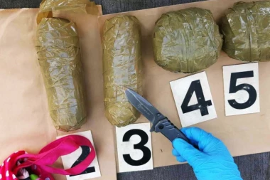 (FOTO) Žešća zaplena na Horgošu: Beograđanin pokušao da prošvercuje heroin!