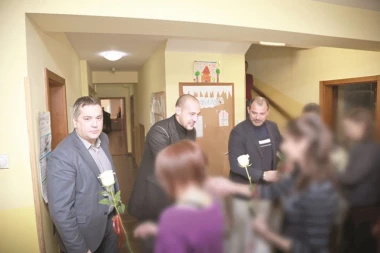 Zvezda i Mozzart posetili žene i decu u sigurnoj kući!