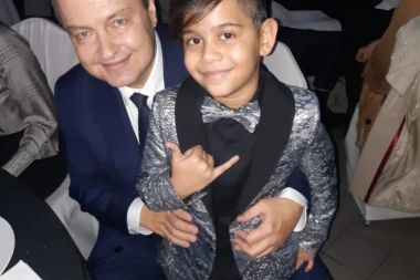 (VIDEO) Apsolutni HIT na internetu: Ivica Dačić i mali Ljuba Stanković doveli atmosferu do usijanja!