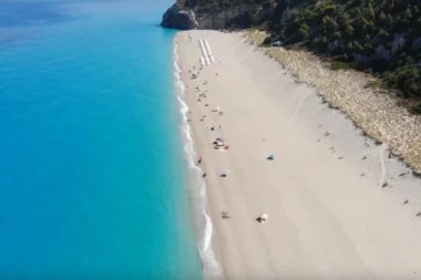 Na plažama u Grčkoj vanredne mere, ali i paprene cene