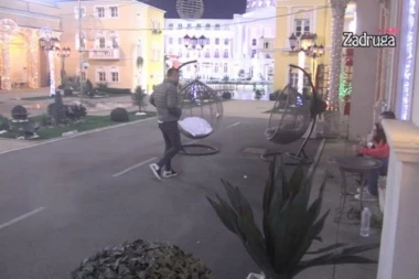 (VIDEO 18+) Gde je moja Luna? Gagi tražio ćerku kao lud svuda po imanju, ona i Marko za to vreme odvaljivali tuš kabinu od se*sa!