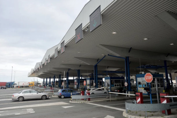 NA SREMSKOJ RAČI ČEKANJE I PO ČETIRI SATA! Na ostalim prelazima bez zadržavanja