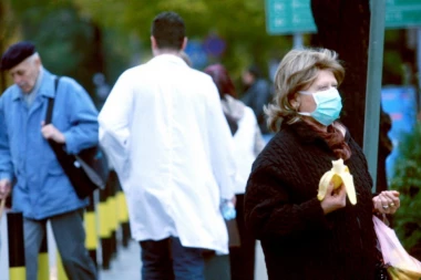 Počela distribucija 2,5 miliona maski po apotekama širom Srbije!