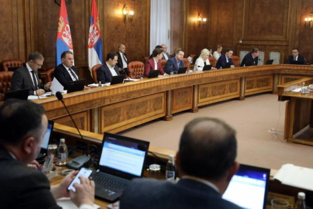 MRTVA TRKA IZMEĐU SINIŠE MALOG I ANE BRNABIĆ ZA PREMIJERSKO MESTO! Ovo su kvote za sastav nove vlade!