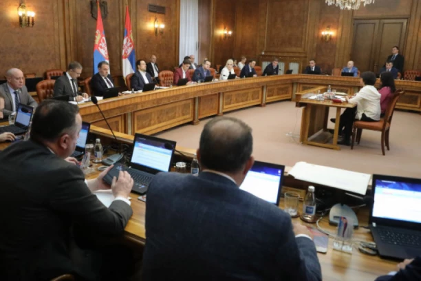 FRKA U VLADI SRBIJE: Četiri ministra pod istragom!