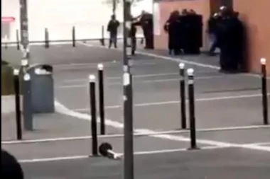 (VIDEO) Talačka kriza kod Pariza: Naoružani muškarac u univerzitetskoj biblioteci!