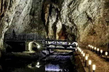 (FOTO) Veličanstvena Stopića pećina: Blago Srbije je pravi mamac za posetioce!