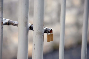 (FOTO) Škola "Mika Petrović Alas" na Dorćolu danas neće imati nastavu