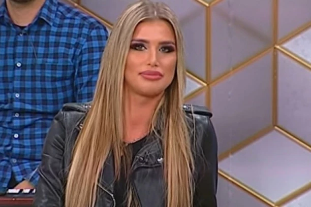 (VIDEO) Vrele scene: Objavljen se*si snimak Ivane Nikolić, članice grupe "Hurricane"!