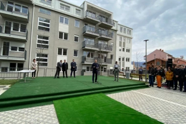 (FOTO) Stefanović u Vranju podelio ključeve za 39 stanova pripadnicima snaga bezbednosti!
