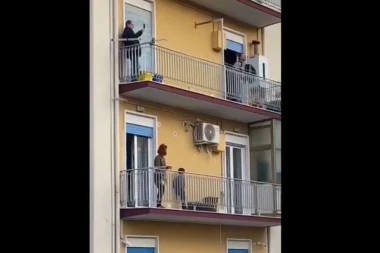 (VIDEO) Muzika u teškim vremenima! SNIMAK KOJI JE ODUŠEVIO SVET: Italijani u karantinu izašli na terase i zapevali!