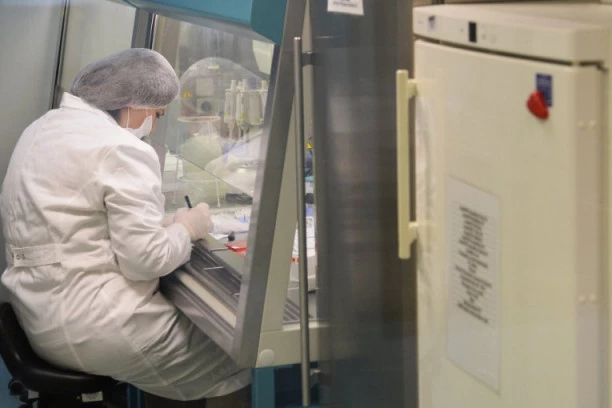 Devojčica (12) na respiratoru zbog koronavirusa, nije imala dijagnostikovanu nikakvu bolest