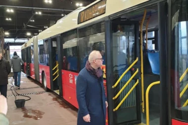 Vesić lično proverio kako se vrši dezinfekcija vozila GSP