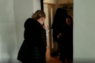 Zato što vole ljude: SNS Voždovac uručio pomoć samohranoj majci