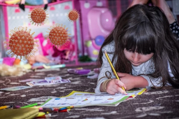 Saveti stručnjaka: Evo kako da objasnite DECI zašto ne smeju da izlaze iz kuće i šta je to koronavirus!